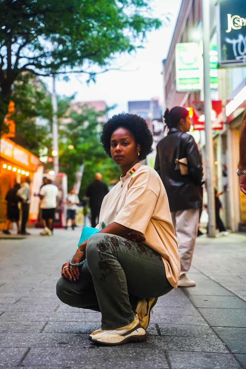 Le Flag Tee d'Opulence Bamako est plus qu'un simple vêtement, c'est un trésor de mode qui incarne l'essence de l'Afrique de l'Ouest. 

En le portant, vous contribuez également à quelque chose de plus grand que vous - 30% des profits seront consacrés à l'amélioration des