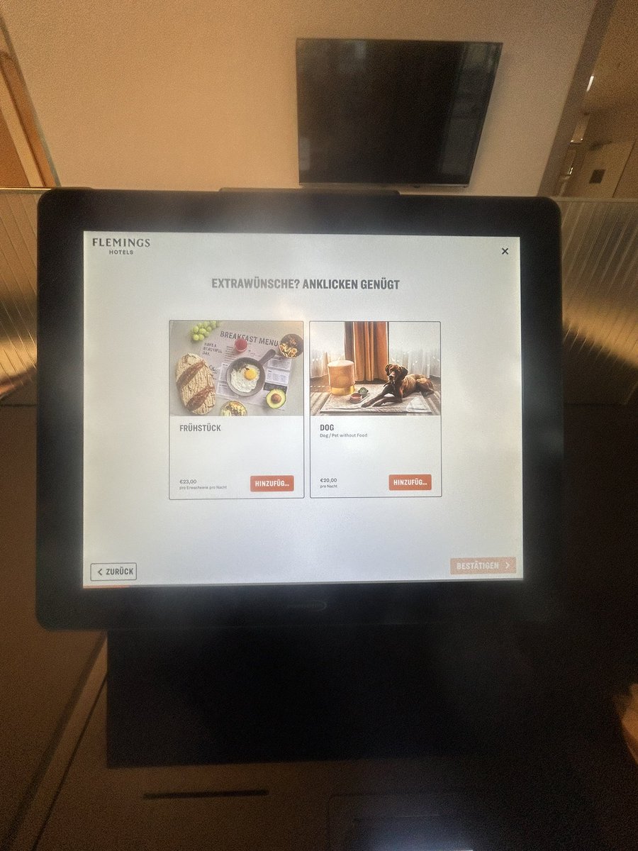 ShahakShapira's tweet photo. Checke gerade im Hotel in Frankfurt ein und dachte halt ernsthaft, dass man sich einen Hund mieten kann, der mit dir im Zimmer bleibt für 20€ die Nacht. https://t.co/yB1RSfk2Il