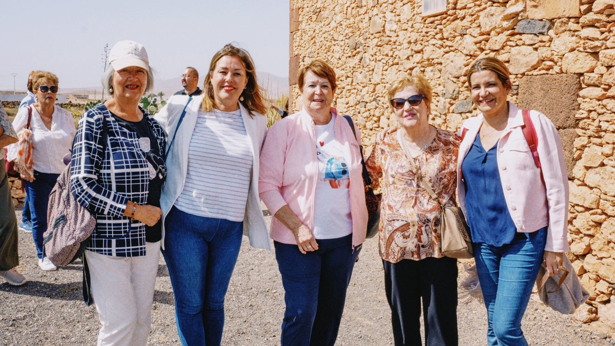 AlcaldesaAstrid's tweet photo. Esta mañana hemos estado con nuestros mayores del municipio de Arrecife en Fuerteventura 🏝️.
Visitamos el museo de La Alcogida en la aldea de Tefia 👀 y hemos pasado un día muy divertido entre todos💙.
#Arrecife #AyuntamientodeArrecife #Mayores #Fuerteventura #Tefia https://t.co/cDaIUM85GA