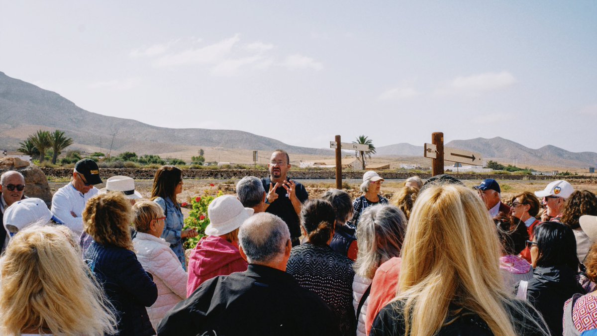 AlcaldesaAstrid's tweet photo. Esta mañana hemos estado con nuestros mayores del municipio de Arrecife en Fuerteventura 🏝️.
Visitamos el museo de La Alcogida en la aldea de Tefia 👀 y hemos pasado un día muy divertido entre todos💙.
#Arrecife #AyuntamientodeArrecife #Mayores #Fuerteventura #Tefia https://t.co/cDaIUM85GA