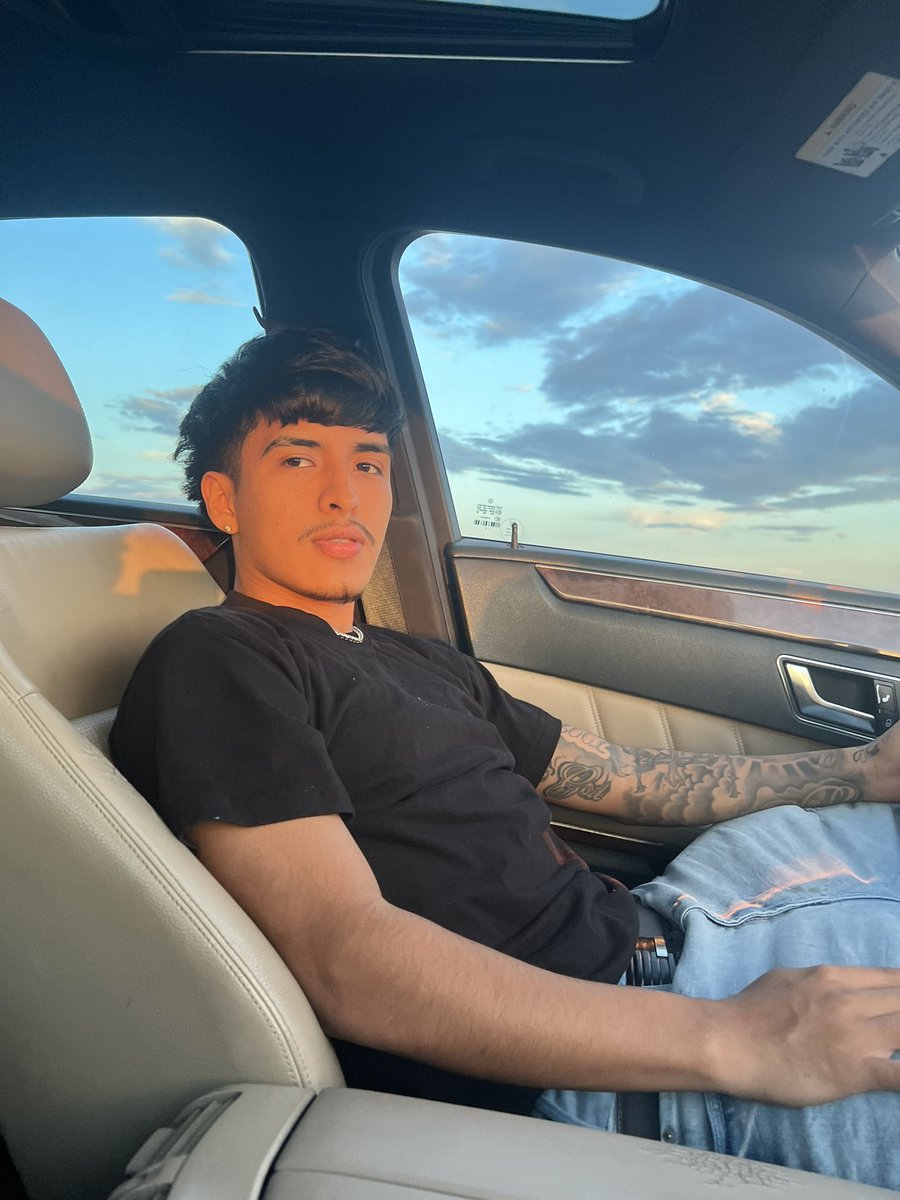 unknownxruiz_'s tweet photo. take a ride with me https://t.co/mYSuatBYwv