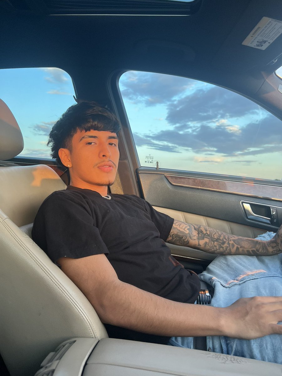 unknownxruiz_'s tweet photo. take a ride with me https://t.co/mYSuatBYwv