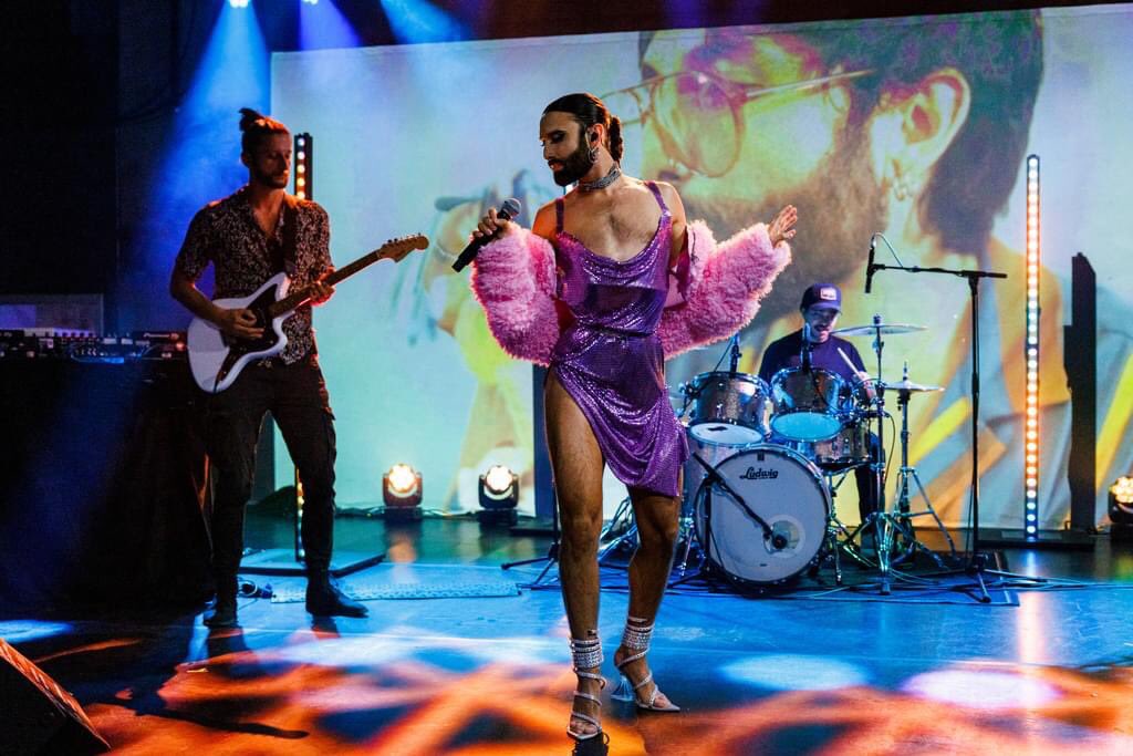 Wemmy12492824's tweet photo. Fortsetzung #MusicImpossible #ZDF
Episode 3 am Freitag, 2. Juni um 23.30 Uhr
Episode 4 am Freitag, 9. Juni um 23:30 Uhr
Vorab ab 20. Mai in der ZDF Mediathek
Pics:
Pressemappe ZDF, Michael Clemens, Music Impossible
https://t.co/42ZVqODqbE #conchitawurst @ConchitaWurst https://t.co/Fg1zQ3REyj