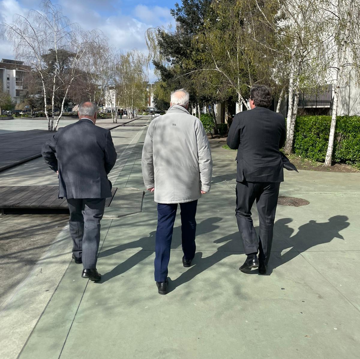 HonStephaneDion's tweet photo. Avec le Sénateur @ThierryMeignen, le maire Jean-Philippe Ranquet et leur équipe, j’ai visité @leblanc_mesnil, où sont relevés les enjeux de la France diversifiée d’aujourd’hui et de demain. Merci pour votre accueil chaleureux ! https://t.co/jb5b3llhlA