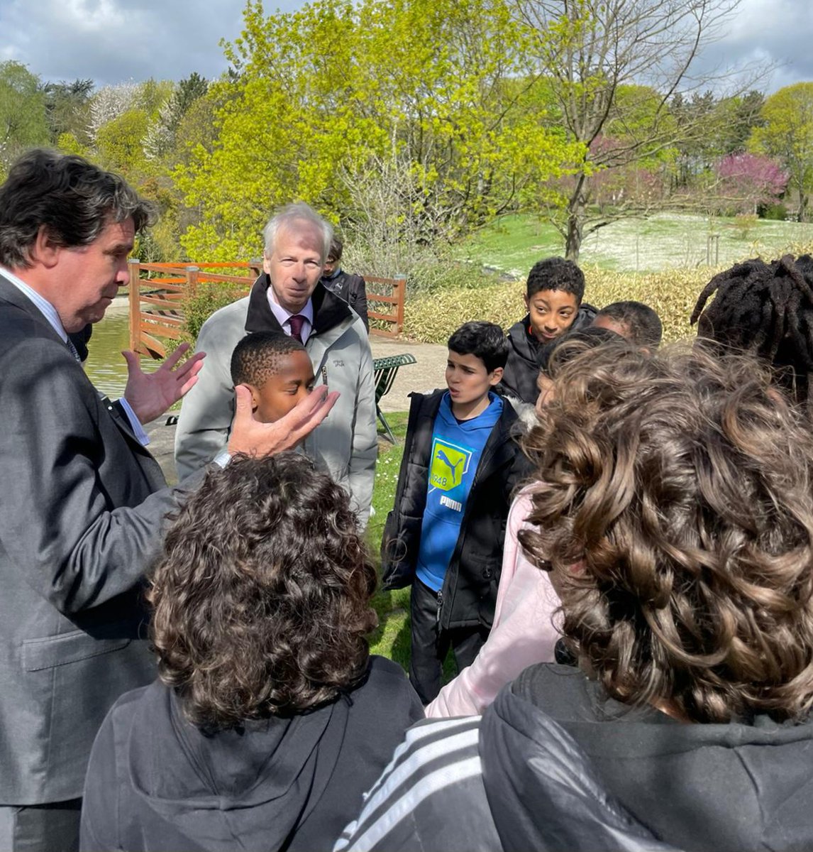 HonStephaneDion's tweet photo. Avec le Sénateur @ThierryMeignen, le maire Jean-Philippe Ranquet et leur équipe, j’ai visité @leblanc_mesnil, où sont relevés les enjeux de la France diversifiée d’aujourd’hui et de demain. Merci pour votre accueil chaleureux ! https://t.co/jb5b3llhlA