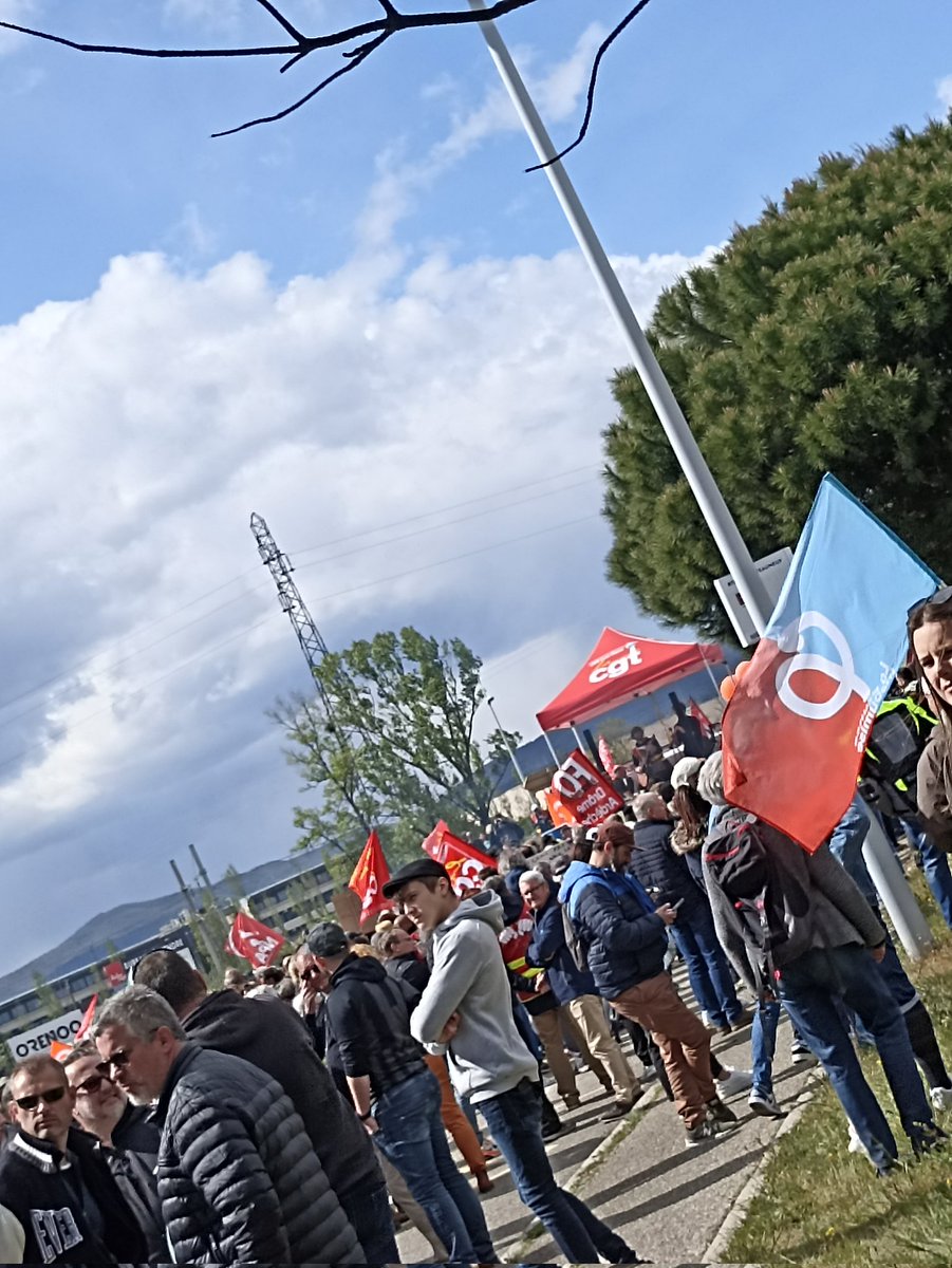 GRsudest's tweet photo. Plus de 1500 personnes présentes aujourd'hui à Montélimar !! #greve13avril #greve #manifestation https://t.co/OCrtokEItD