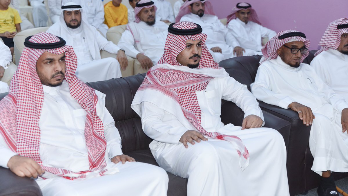 tan_ayash36's tweet photo. سعادة رئيس مركز وادي مقاب الأستاذ سلطان البقمي ، يدشن مشروع كسوة العيد ، الذي تنفذه جمعية التنمية الأهلية بعياش بالشراكة مع جمعية البر الخيرية بأبو عريش @bir_aboarish  بدعم من منصة إحسان @EhsanSA ، والذي يخدم عدد  ١٦٠ مستفيد ومستفيدة من الأيتام وأبناء الشهداء. https://t.co/i7tJFnaqEn