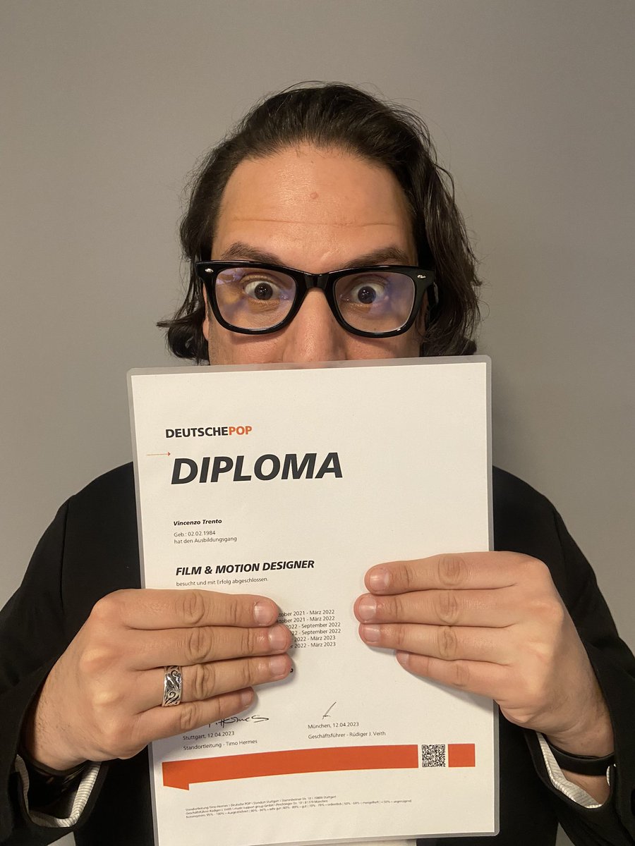vinjtren's tweet photo. MISSION 1/2 of CHAPTER 2 COMPLETE! 

Something happened recently ... 1.5 years / 3 semesters later:

Diploma - Film &amp; Motion Designer

🎓🎉😎🤙🏼🎭🎞️🎥🎬

@deutschepop &amp; @UniWestLondon https://t.co/QwZGmaf93A