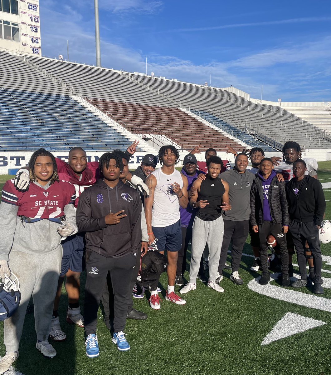 What a great day to be a Blazer, as we got a chance to check in on our 7️⃣🤩#ViewCounty alumn that are now a part of the <a href="/SCState_Fb/">South Carolina State Football</a> program.  Our boys and the 🐶’s look primed for a great season!  <a href="/RV_FB_Prospects/">𝙍𝙞𝙙𝙜𝙚 𝙑𝙞𝙚𝙬 𝙁𝘽 𝙋𝙧𝙤𝙨𝙥𝙚𝙘𝙩𝙨</a> <a href="/DrBrendaMack/">DrMack</a> <a href="/iamjts2/">Jordan “J2” Smith 🎸</a> <a href="/andrewash7ngton/">(An)dré Washington</a> <a href="/FranklinTray/">Tray Franklin</a> <a href="/ChanxRob/">Chan</a>