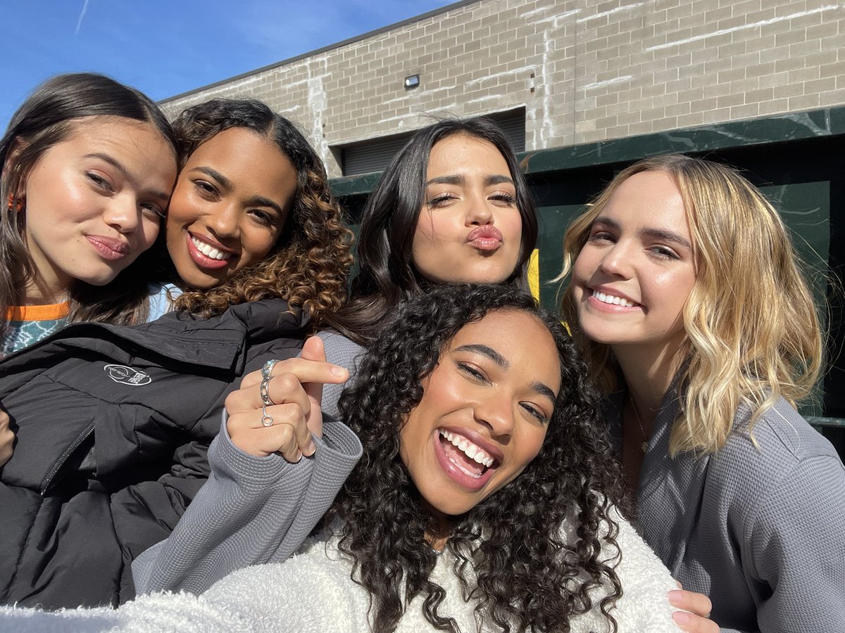 ChandlerLKinney's tweet photo. “5 tickets for the Barbie movie please” https://t.co/FHdMdQsG2e