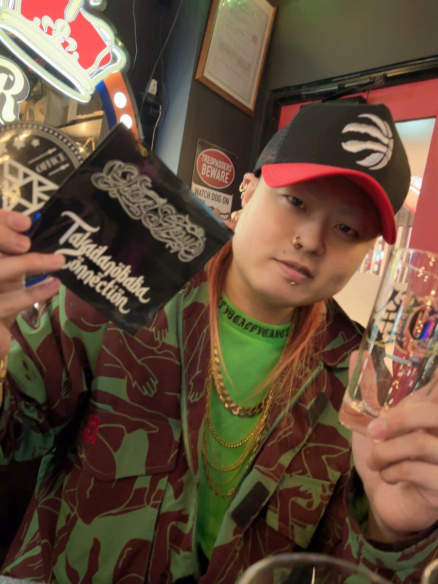 jiva_backshow's tweet photo. 鎖GROUPグラスとステッカーゲトった
9sari cafe &amp; bar とグラス交換🔥
うれしす

#高田馬場コネクション 
#グラスエクスチェンジ企画 
#9sari 
#9sarigroup 
#9saricafe 
#鎖GROUP https://t.co/jTDvQtqUbd