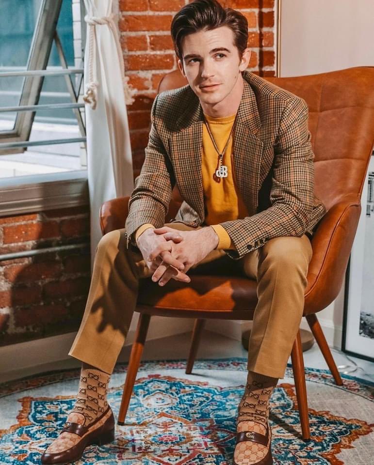 somospop_of's tweet photo. La policía de Daytona reporta la desaparición del actor y cantante #DrakeBell. El departamento de policía se dice preocupado por su bienestar e investigan y buscan cualquier información para dar con su paradero. https://t.co/LrPnGGKH6C