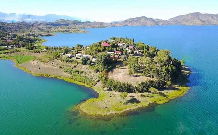 VisitAmhara_'s tweet photo. Hayq Estifanots (St.Stephen) monastery is the EOTC first university. Many EOTC saints &amp; scholars from the early medieval period received their monastic education here. The Monastery is thought to have begun as a church during the reign of Emperor Dil Naod (916-926).
#VisitAmhara https://t.co/OoePZIarGW