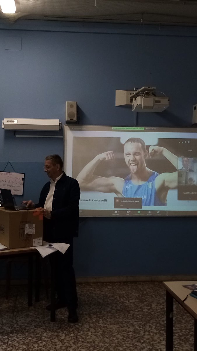 AF_Torino's tweet photo. Oggi al Liceo Berti di Torino
Formazione #ADILF con il @cavilamvichy: l’ex direttore Michel Boiron ha tenuto l’atelier
“En route pour 2024: les Jeux Olympiques, le français et le sport »
#formazione #FLE #francese #torino https://t.co/Hpc3kwaAkB
