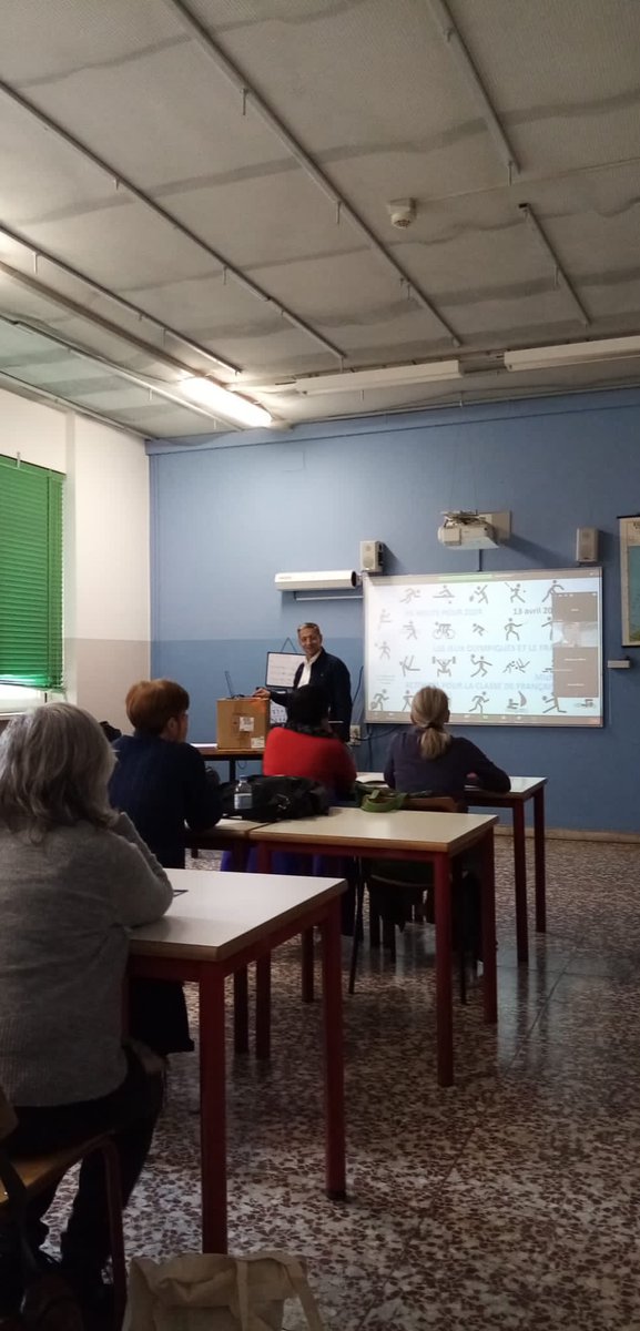 AF_Torino's tweet photo. Oggi al Liceo Berti di Torino
Formazione #ADILF con il @cavilamvichy: l’ex direttore Michel Boiron ha tenuto l’atelier
“En route pour 2024: les Jeux Olympiques, le français et le sport »
#formazione #FLE #francese #torino https://t.co/Hpc3kwaAkB
