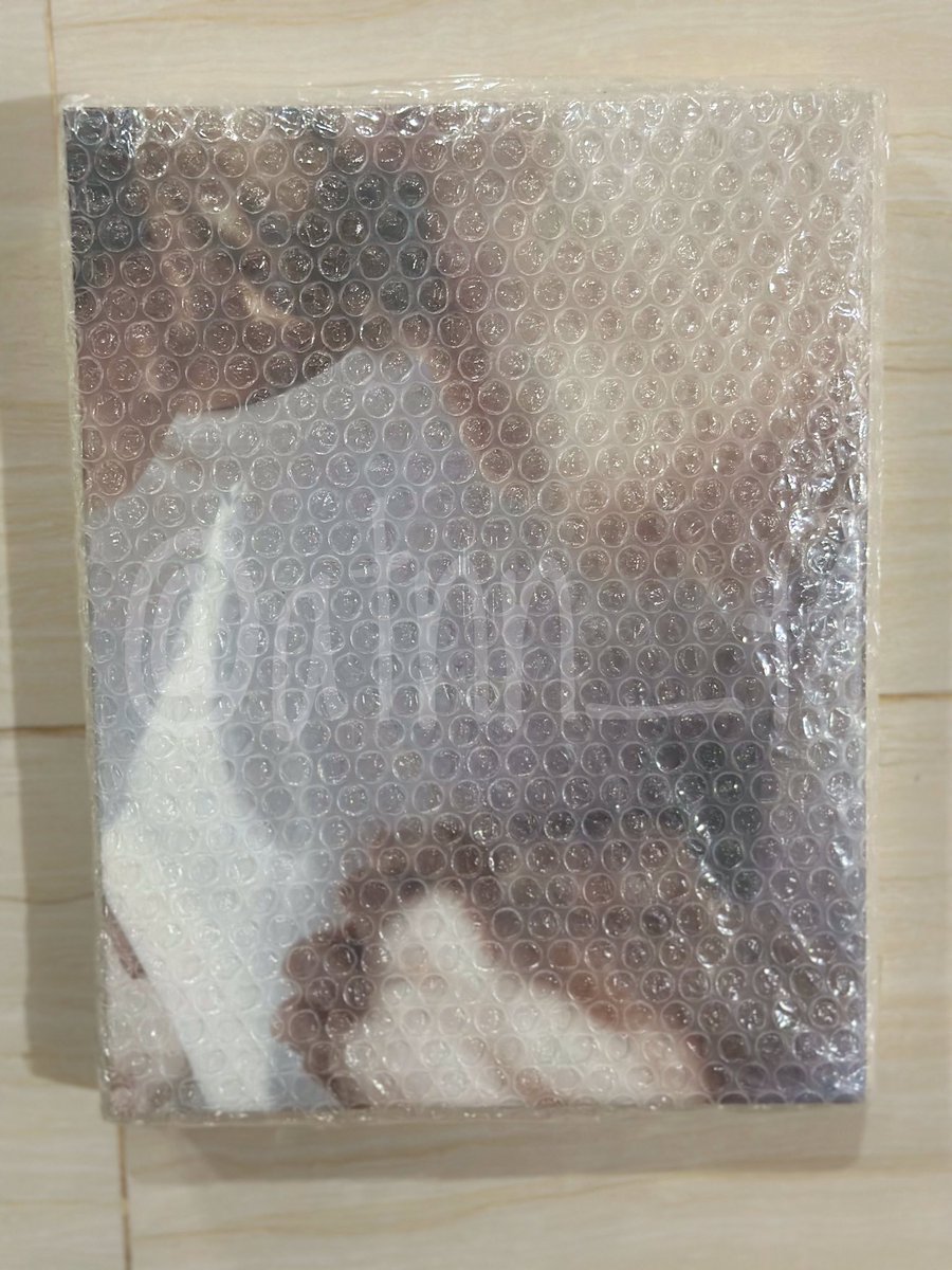atnn_f's tweet photo. ✨ Pls rt ･῾ ᵎ 
·˚₊🌷พร้อมส่ง⋆·˚ ༘ 

🌈 Wayv photobook holiday เซียวจวิ้น 1200 บาท
🌈 ได้ของครบทุกอย่างคับ

🧸 เรายังไม่เคยแกะคับ
🍄สอบถามเพิ่มเติมdmได้เลยค้าบ
📦 ค่าส่ง80/100
#ตลาดนัดnct #ตลาดนัดwayv https://t.co/jI0HBdBU6E