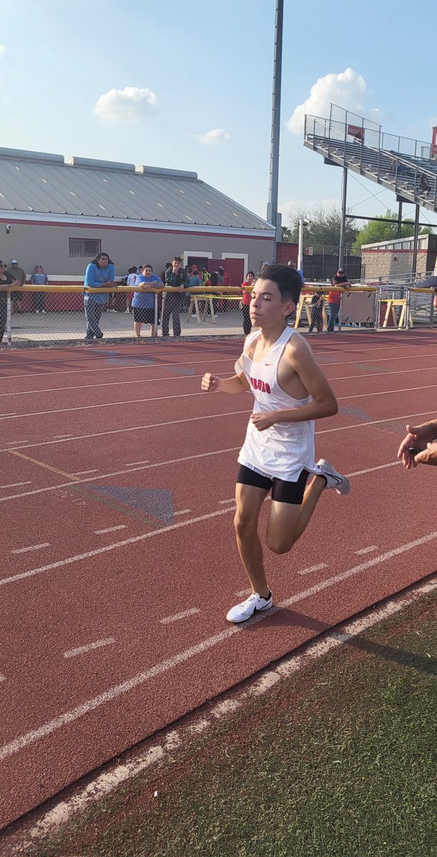 EHSBoysTrack's tweet photo. Freshman Steven Guillen battled in the 3200m run and almost secured a spot in the area meet! Promising future for this young man. 5th place finish and a PR! Congratulations and good luck today in the 1600m run. #BobcatPride #RepTheE #Yeah https://t.co/evWAUXr52R