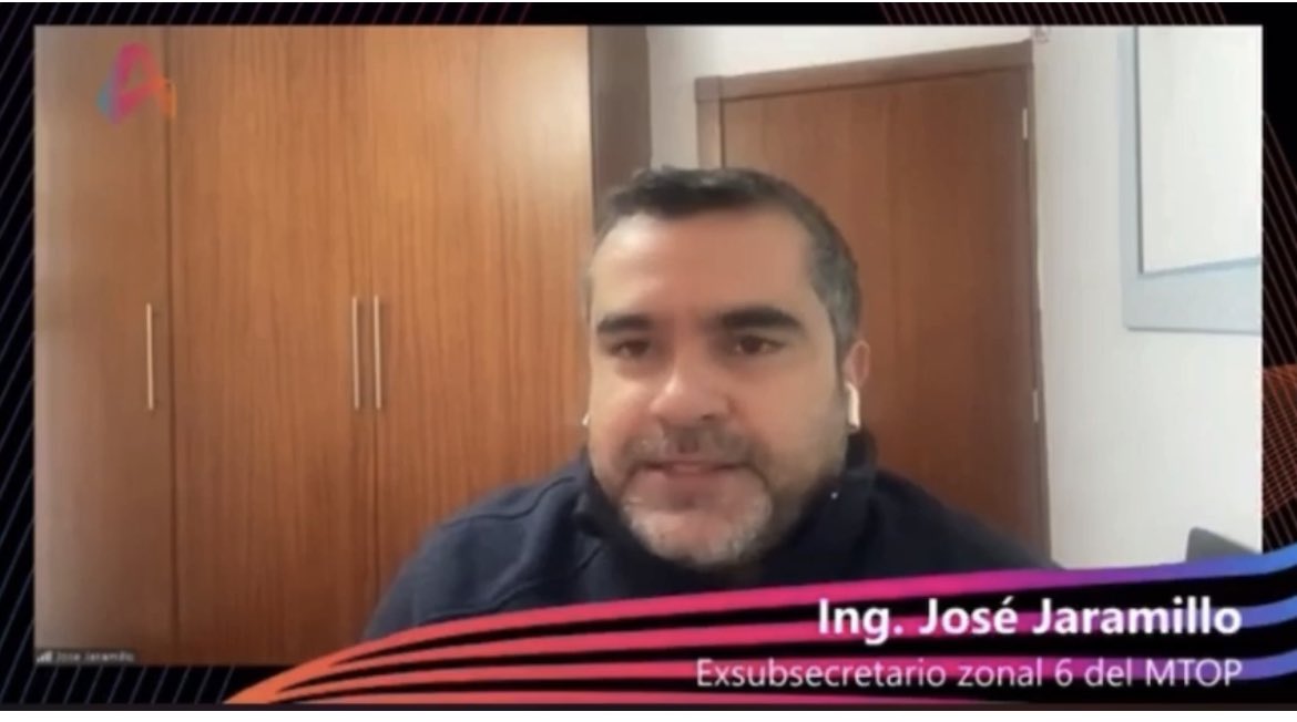 OPINIÓN 👇 
El enemigo de Azuay es el centralismo y los cambios de posiciones políticas por canonjías y cargos. 
Se requiere unidad de autoridades electas, ciudadanos, gremios, medios de comunicación para enfrentar el centralismo que mantiene abandonada la vialidad y la seguridad