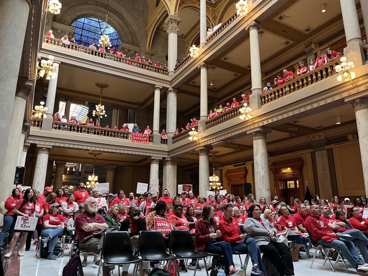 ArikaHerron's tweet photo. Sizable crowd here for a raucous ⁦@ISTAmembers⁩ day of action. https://t.co/CVTmeI8Tki
