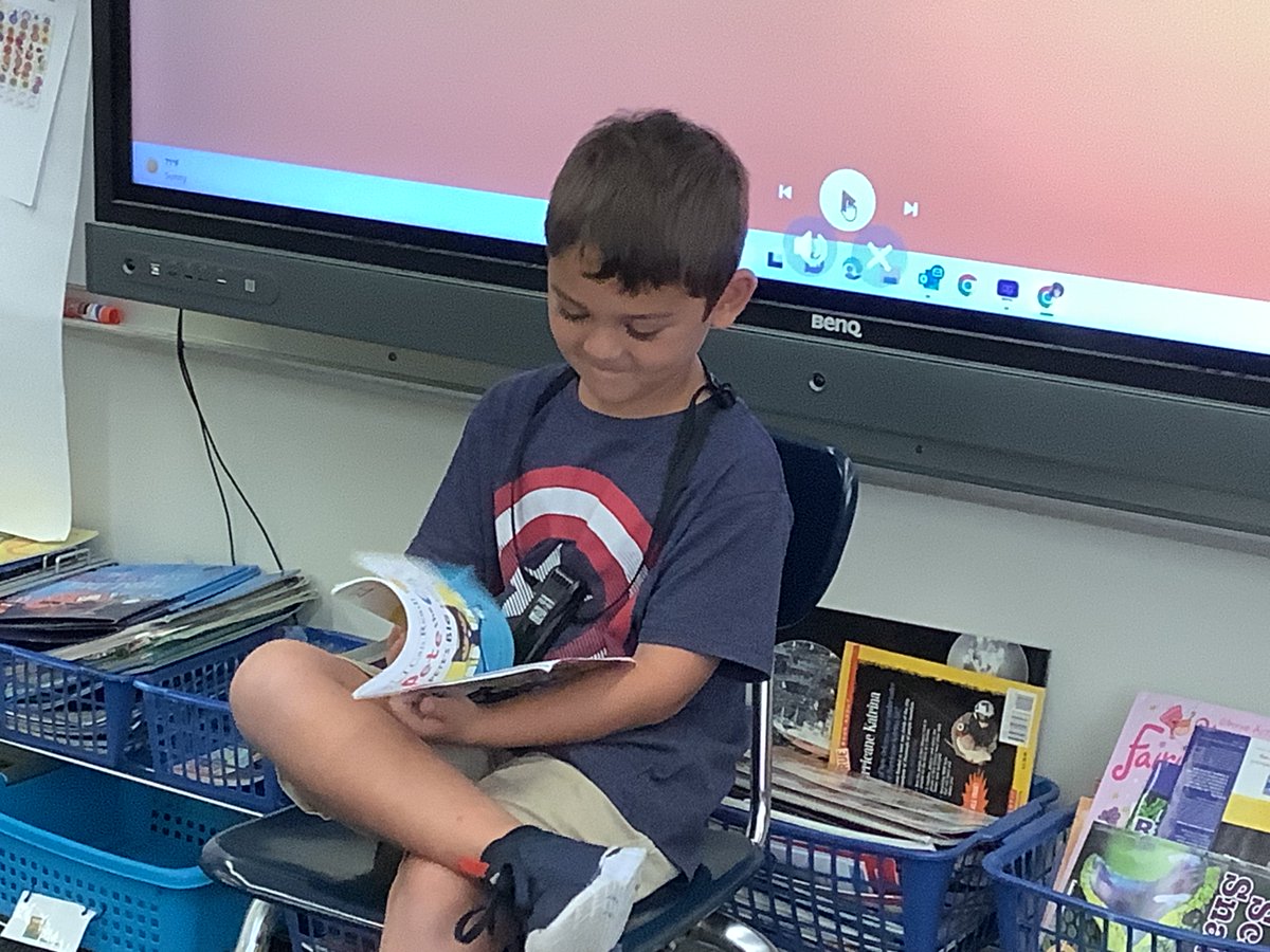 FirstAtBat's tweet photo. I love celebrating reading, and it is especially exciting when it is a brand new reader. This young man (a kinder kid) was brave and came and read to our 3rd graders. He did amazing! #celebrateLPS @CitrusSchools #newreader https://t.co/8N9QkZU8Nf