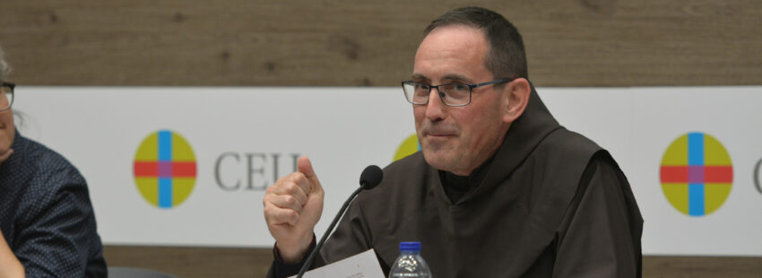 Revista_VN's tweet photo. ➡️ Miguel Márquez: “La estructura actual de la Vida Religiosa no nos llevará al mañana”

👉 El general de @ocdcuria, un teólogo de “la vida cotidiana”, entreteje itinerarios de esperanza en la 52ª Jornada de Vida Consagrada del @ITVR_ERA 

https://t.co/noZJCPWMPD https://t.co/sD4YJAIRez