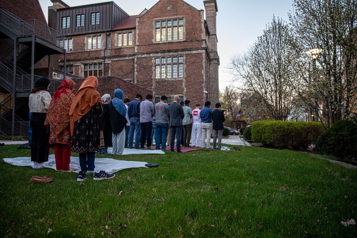 UChiPolitics's tweet photo. Thank you to everyone who came to our second IOP Iftar dinner. 

Over food and conversation we celebrated and recognized the contributions Muslims have made to public service. 

We hope to see everyone again next year! https://t.co/A0YTwnM97n