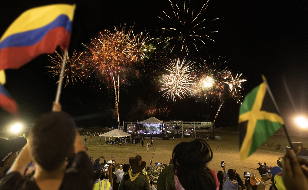 AdventistasDIA's tweet photo. Espectáculo pirotécnico en la conclusión del Camporee de "Conquistadores en Misión" celebrado en Jamaica https://t.co/Ay9BehAePk #IADCamp23 #PathfindersInMission https://t.co/CP2Moi7dse