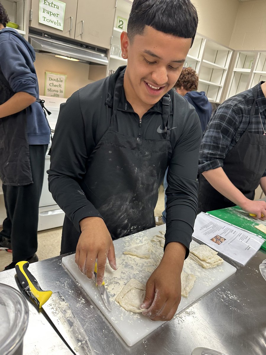 JCarterFCS's tweet photo. Puff Pastry with fruit and cream cheese filling in the making!
No one does it like our WARRIORS!💜 #introtoculinary
@melg2005 @rladinosFCS @WarrenNisd @NISDWarren @warrenfcs https://t.co/AYks0MOUr2