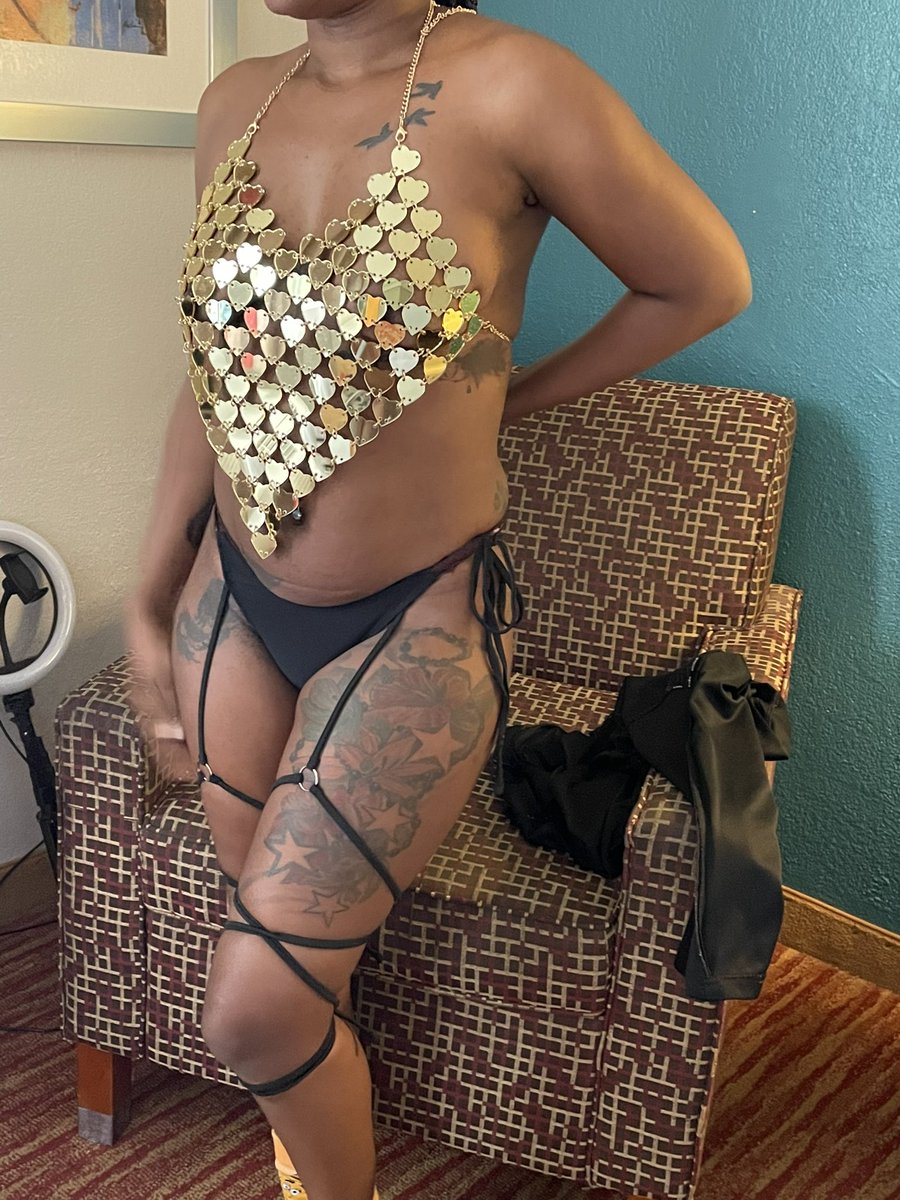 TattooBarb69's tweet photo. Golden girl seeking a Diamond guy #SugarBabies #sugar #SugarDaddys #DrNandipha #JoeBiden #RealMadrid #rollingloudthailand #rosecoco #ThaboBester #ThaboBesterArrested #TheMandalorian #ถนนข้าวสาร https://t.co/rUzOwDP8cI