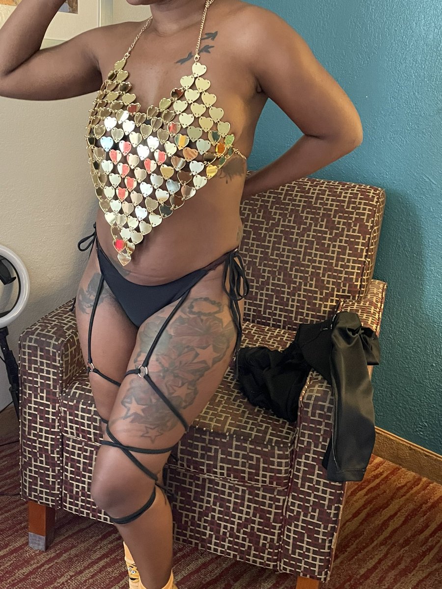 TattooBarb69's tweet photo. Golden girl seeking a Diamond guy #SugarBabies #sugar #SugarDaddys #DrNandipha #JoeBiden #RealMadrid #rollingloudthailand #rosecoco #ThaboBester #ThaboBesterArrested #TheMandalorian #ถนนข้าวสาร https://t.co/rUzOwDP8cI