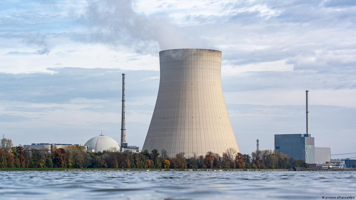 WHAT COULD HAVE BEEN

This weekend, Germany will complete their nuclear exit. They saved the best for last. 

This is the story of the Konvoi reactors, arguable the finest reactors ever built. Their loss is even heavier when you realize the original intent of their builders.

🧵