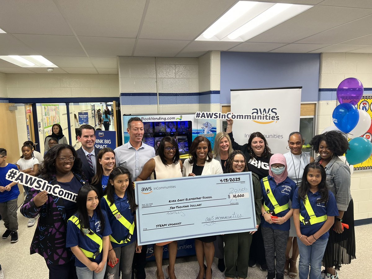 JeremyMcPike's tweet photo. Thank you @awscloud for the continued investment in @PWCSNews and for being a committed community partner. AWS donated $20k to the #ThinkBigSpace at
@RiverOaksPWCS, $5k total in gift cards to teachers, and a book vending machine - kids get to keep the books! https://t.co/rsYGCIKJ2N