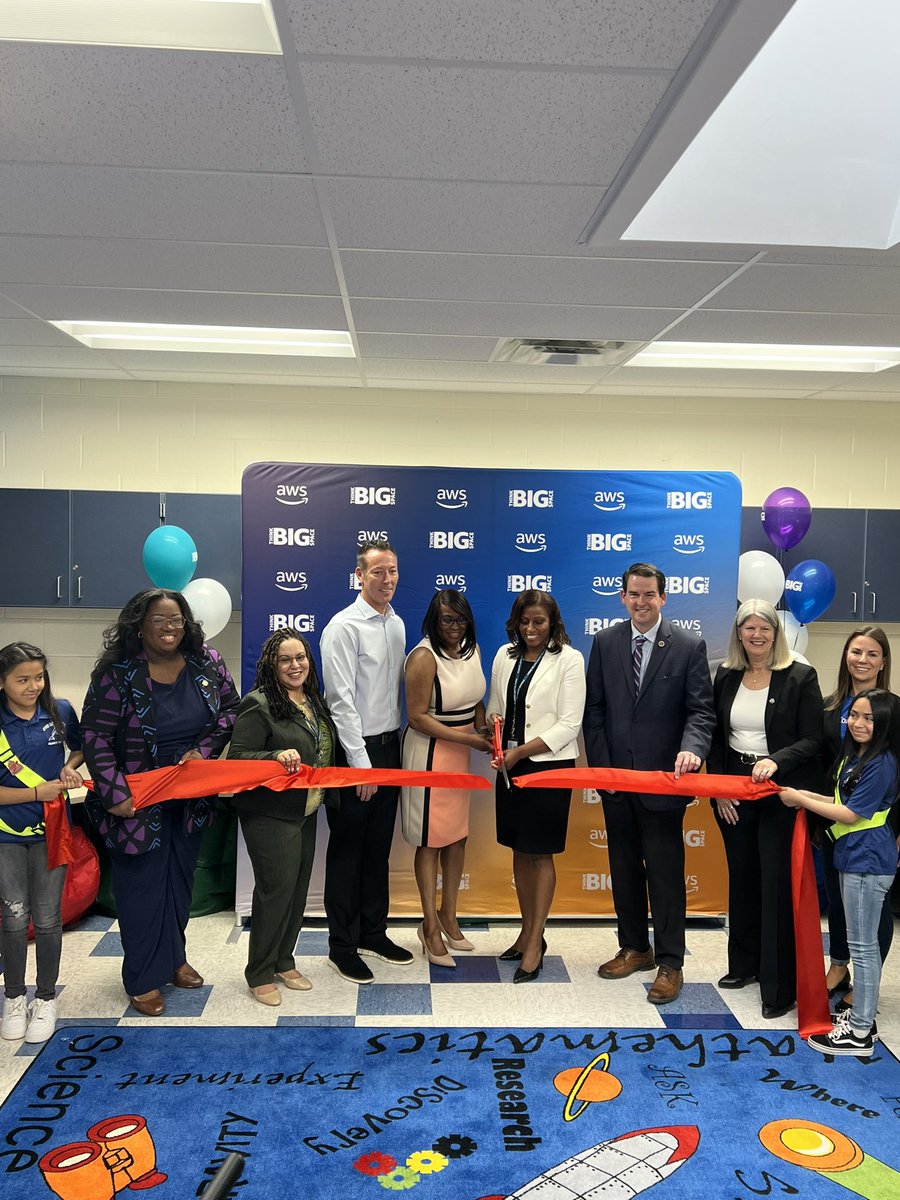 JeremyMcPike's tweet photo. Thank you @awscloud for the continued investment in @PWCSNews and for being a committed community partner. AWS donated $20k to the #ThinkBigSpace at
@RiverOaksPWCS, $5k total in gift cards to teachers, and a book vending machine - kids get to keep the books! https://t.co/rsYGCIKJ2N