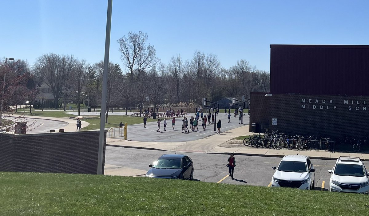We say YES to RECESS!  Unplugged and playing! #mmpatriotpride #npsworldofpossibilities