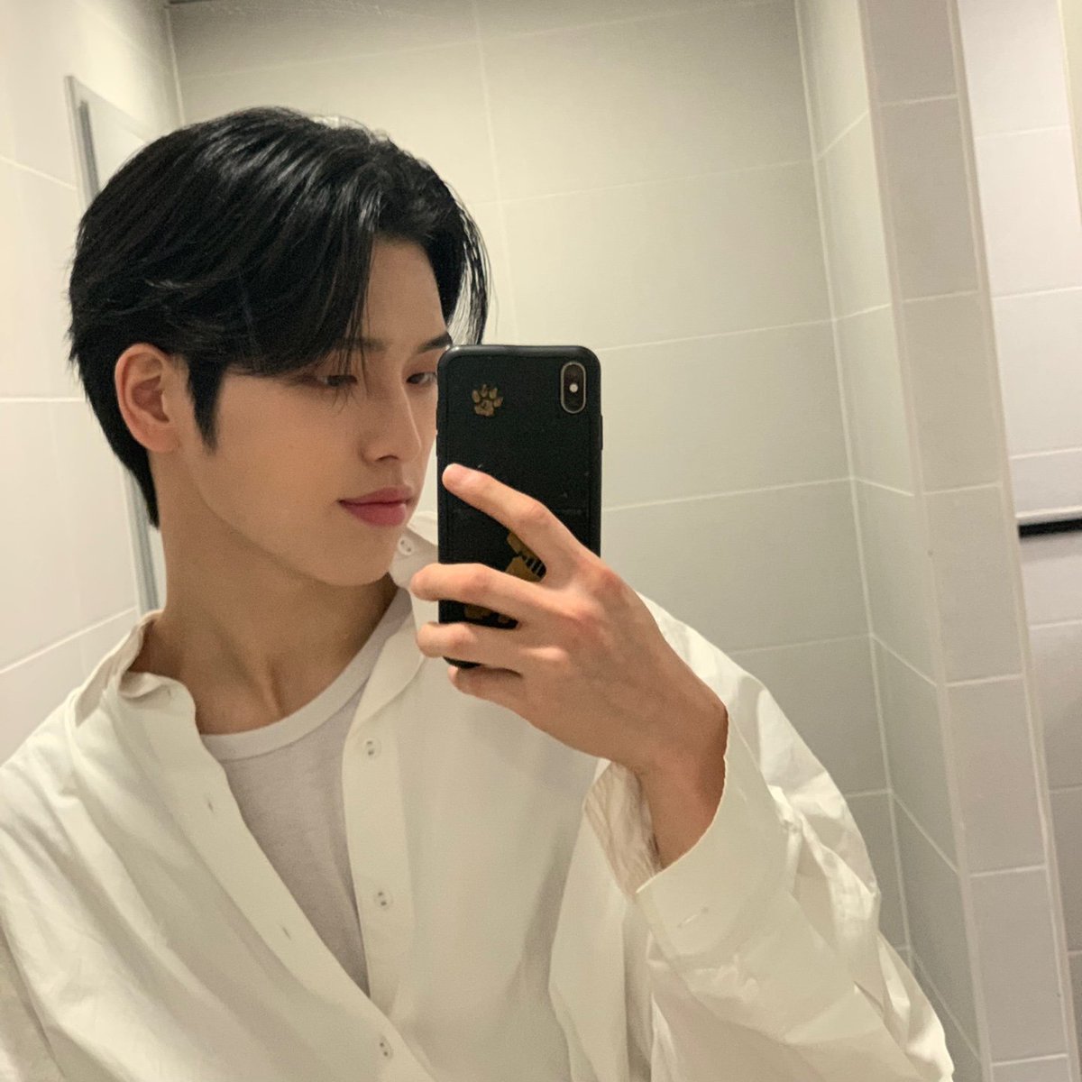 L_StH_20's tweet photo. 고독방에서 준 사진들!! 🤍🐶
#이승환 #LEESEUNGHWAN #씅씅 https://t.co/pahw70RFK6
