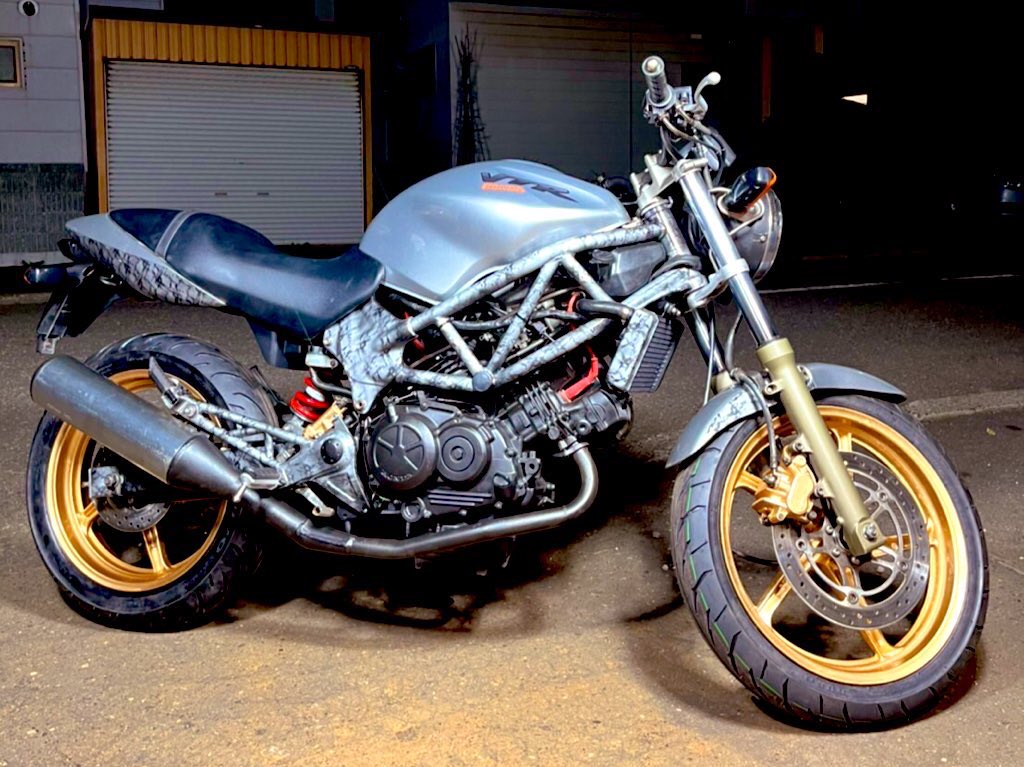 buho_olw's tweet photo. バイク初心者です🔰

名前 :Re
性別 :♀
住み :札幌
車種 :VTR250
年齢 :30前半
好き : お酒 / 食べる / 音楽

新米でのんびり走るのが好きです🙆‍♀️✨
右も左もわからない状態ですのでお手柔らかに🙇🏽‍♀️

#バイク乗りと繋がりたい
 #バイク乗りとして軽く自己紹介 
 #バイク好きと繋がりたい https://t.co/54nlSdGFvf