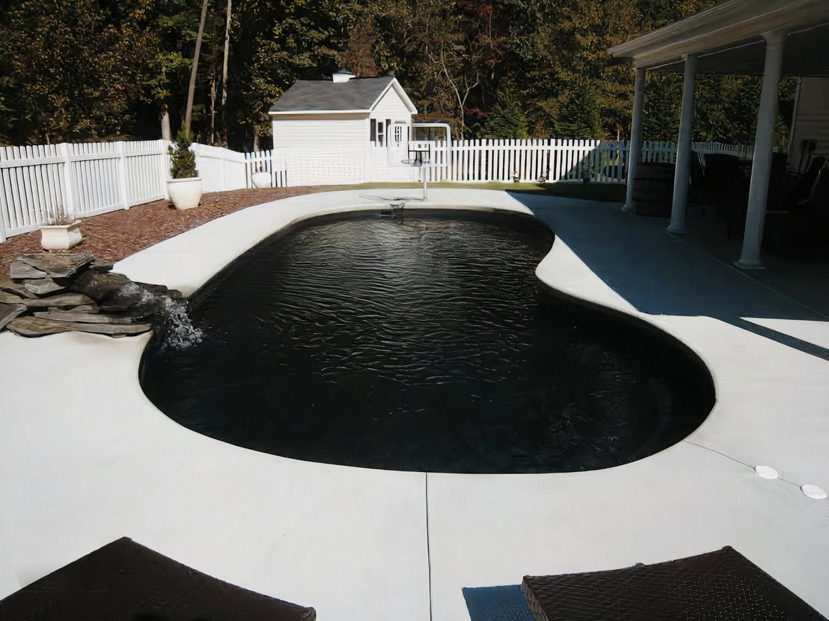 SouReferencias's tweet photo. Piscina com azulejo preto https://t.co/G3zWVn5v9s