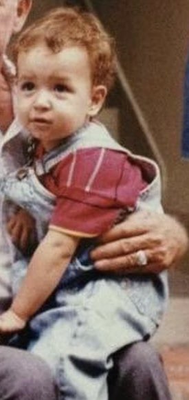 JRoldanJ's tweet photo. "Pongan una foto de niños y otra actual para ver cuánto han cambiado". 

Yo me les uno a este trend... 👌🏼 https://t.co/vQO7XLRsYz