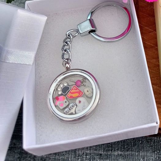 lula_roxs's tweet photo. Excited to share the latest addition to my #etsy shop: Floating Charm Memory Locket,  Personalised Keyring, Locket Keyring, Gift for Mum, Sister, Gran, Friend, Keepsake Jewellery, Keyring Charm #birthday #charms #giftformum #sister #friend #love https://t.co/np0homuCVa https://t.co/srziDazQko