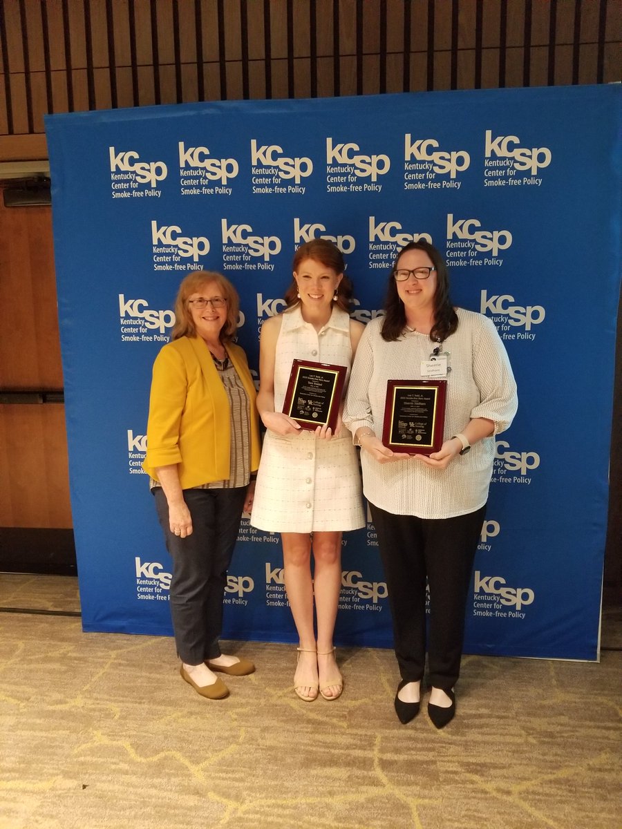SmokeFreeMason's tweet photo. Sherrie Stidham and Tara Vostad accepting an award for helping Perry Co., Hazard, Owsley Co., Beattyville, and Knott Co. go #SmokeFree. Their comment? "We're not done yet. We've got big goals." 🙌  #SmokeFreeMasonCo #KyTobaccoFree https://t.co/eDa5KqBNtO