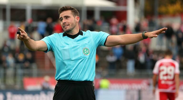 SrAnsetzungen's tweet photo. 3. Liga, 32. Spieltag
Borussia Dortmund II - SV Meppen (Sa., 14 Uhr)
🙎🏼♂️: Tom Bauer
🚩: Marcel Gasteier
🚩: Justin Hasmann
#Bauer #BVBSVM #3Liga https://t.co/k00wiRfBQ0