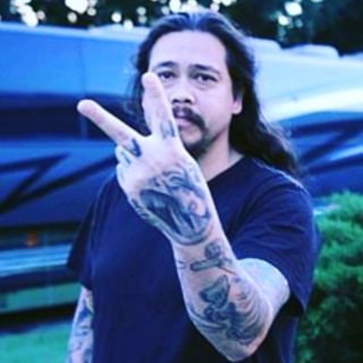 LegendsllLiveOn's tweet photo. 10 years ago today, @Deftones bassist Chi Cheng passed away at the age of 42 #RIPChiCheng https://t.co/W29wYWzMUJ https://t.co/y0ndy3sfAJ