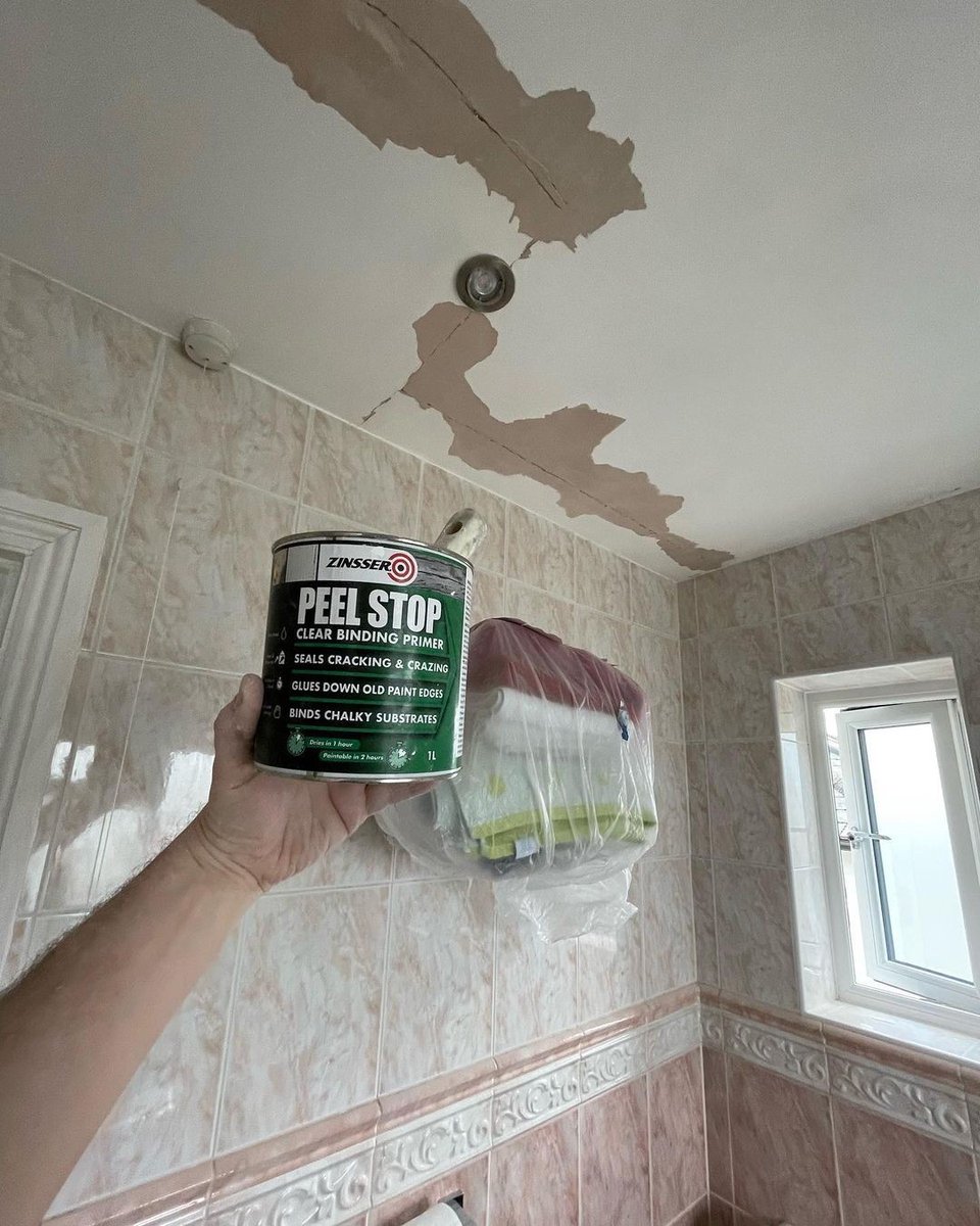 ZinsserUK's tweet photo. Flaking paint fix🛠️
'Bathroom ceiling had an issue with peeling so we removed all loose paint, sanded down and applied Peel Stop. The results speak for themselves'
Peel Stop - a clear, flexible bridging sealer to fix #peeling or #flakingpaint on surfaces.
📸acw_decor https://t.co/JiPZujJvK8