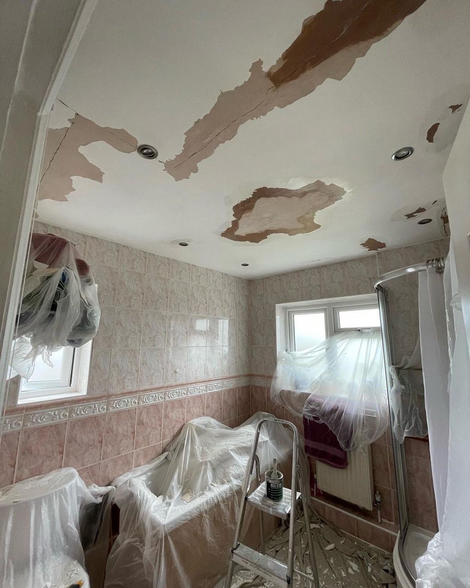 ZinsserUK's tweet photo. Flaking paint fix🛠️
'Bathroom ceiling had an issue with peeling so we removed all loose paint, sanded down and applied Peel Stop. The results speak for themselves'
Peel Stop - a clear, flexible bridging sealer to fix #peeling or #flakingpaint on surfaces.
📸acw_decor https://t.co/JiPZujJvK8