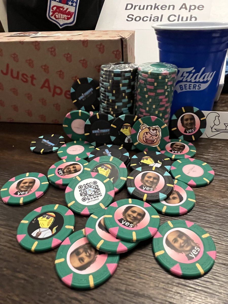 Brezes #NFTNYC23 Giveaway!

 @Cbcreepz/<a href="/FridayBeersNFT/">Komoruru</a>/ @DASC/<a href="/justape_/">Ape. 🍌</a>  Magic Internet Schilings! 

For the next 3 days I'll raffle off 3 of these assets for all who participate 

3x Fb NFTs (18 X discounts per NFT)
3x Just Apes (Gen
3x DASC Whinos (IRL Sales Rev Share)