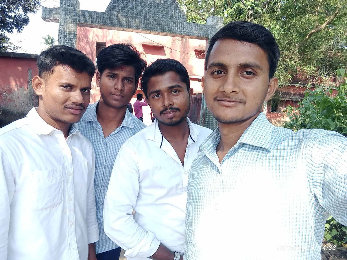 roshan4700's tweet image. My best memory in agarapada college with @The_chemistry_boys
#swastik_bhuyan(Ph02) 
#santosh_das(Ph13)
#rajesh_das(Ph07)