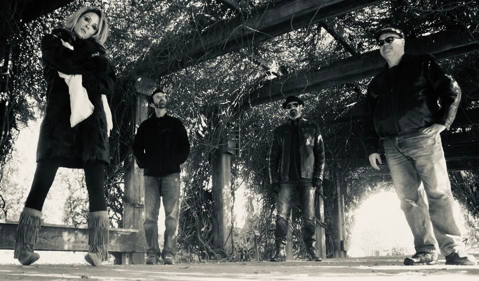 VanzigMoshPit's tweet photo. Amazing call w #Arkansas vocalist @amiebishopmusic talking trials &amp; tribulations being a full time #independentartist . Make sure you check out Amie’s killer Barracuda cover &amp; new orig Merry Go Round. #43 pod-> https://t.co/6v8VFItBMb #vanzignation #musicianlife #bandphotography https://t.co/g8TxhfxYvM