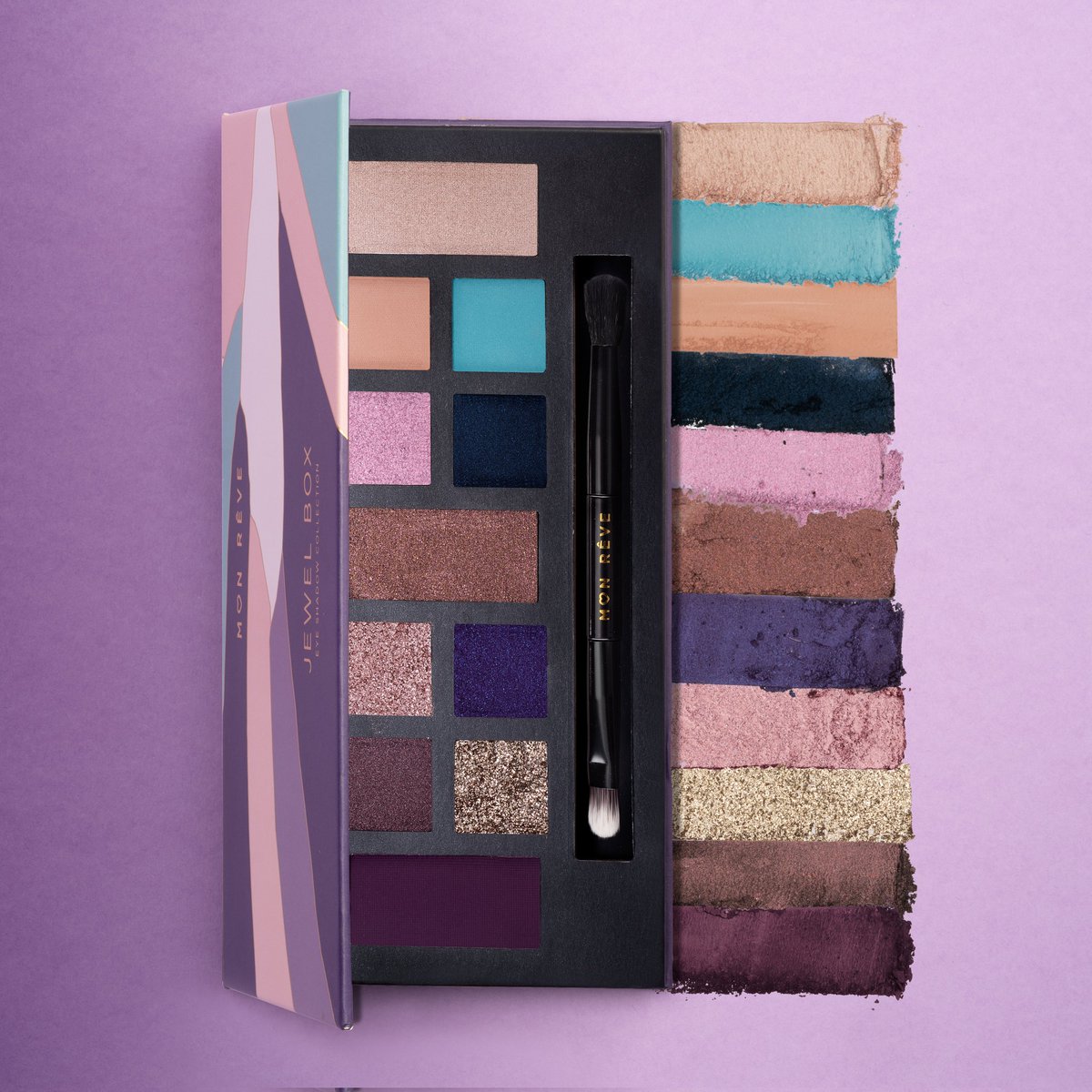 Paleta de Sombras Jewel Box 

Colección de 11 sombras de ojos en tonos malvas, azules, bronceados metálicos, beige y rosas claros que te harán dar rienda suelta a la artistas maquilladora que hay en ti.

#MonreveVenezuela 
#Monreve 
#Venezuela🇻🇪 
#PaletaJewelBox 
#Belleza 
#ojos
