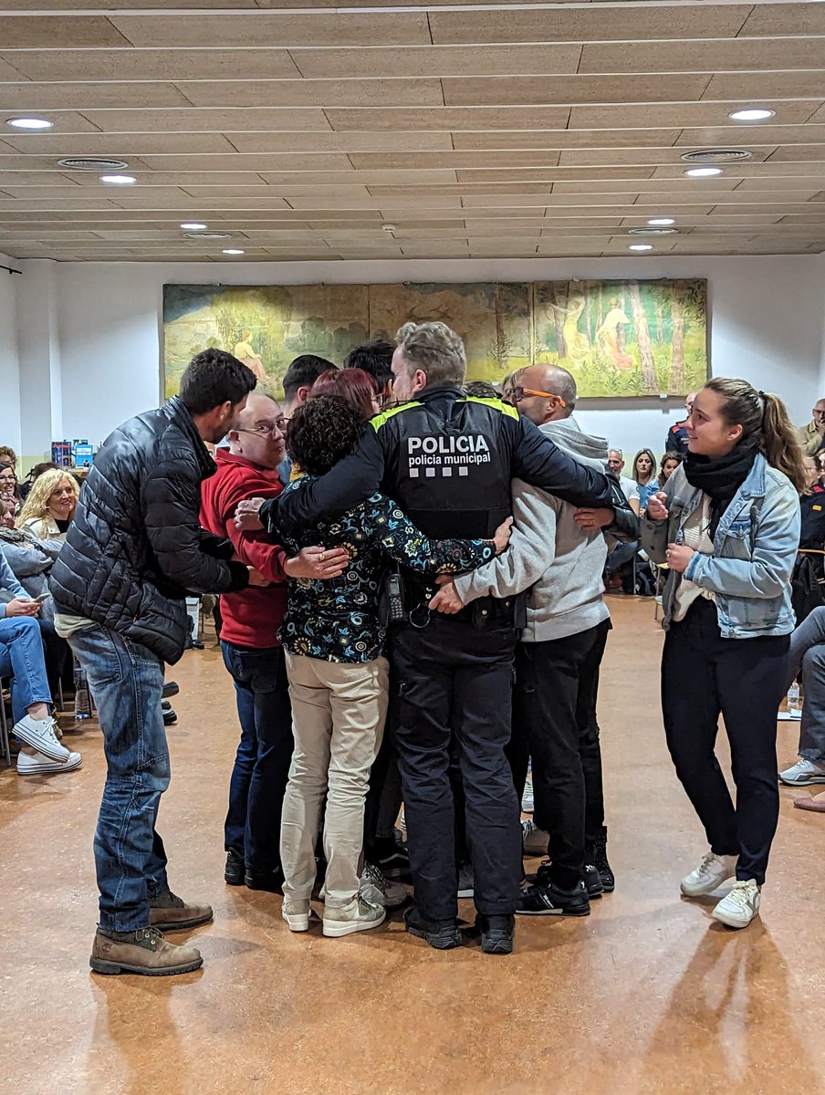 PoliciaTrs's tweet photo. Durant la jornada s'han dut a terme diverses dinàmiques i conferències on s'han posat de manifest eines i recursos per lluitar contra l'assetjament escolar, on també han participat representants del #CMIAT https://t.co/3N1vUekYK9