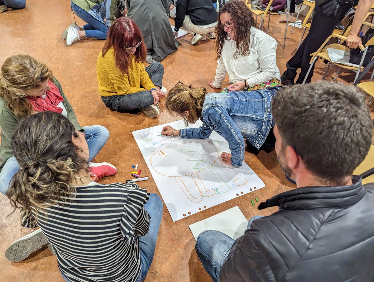 PoliciaTrs's tweet photo. Durant la jornada s'han dut a terme diverses dinàmiques i conferències on s'han posat de manifest eines i recursos per lluitar contra l'assetjament escolar, on també han participat representants del #CMIAT https://t.co/3N1vUekYK9